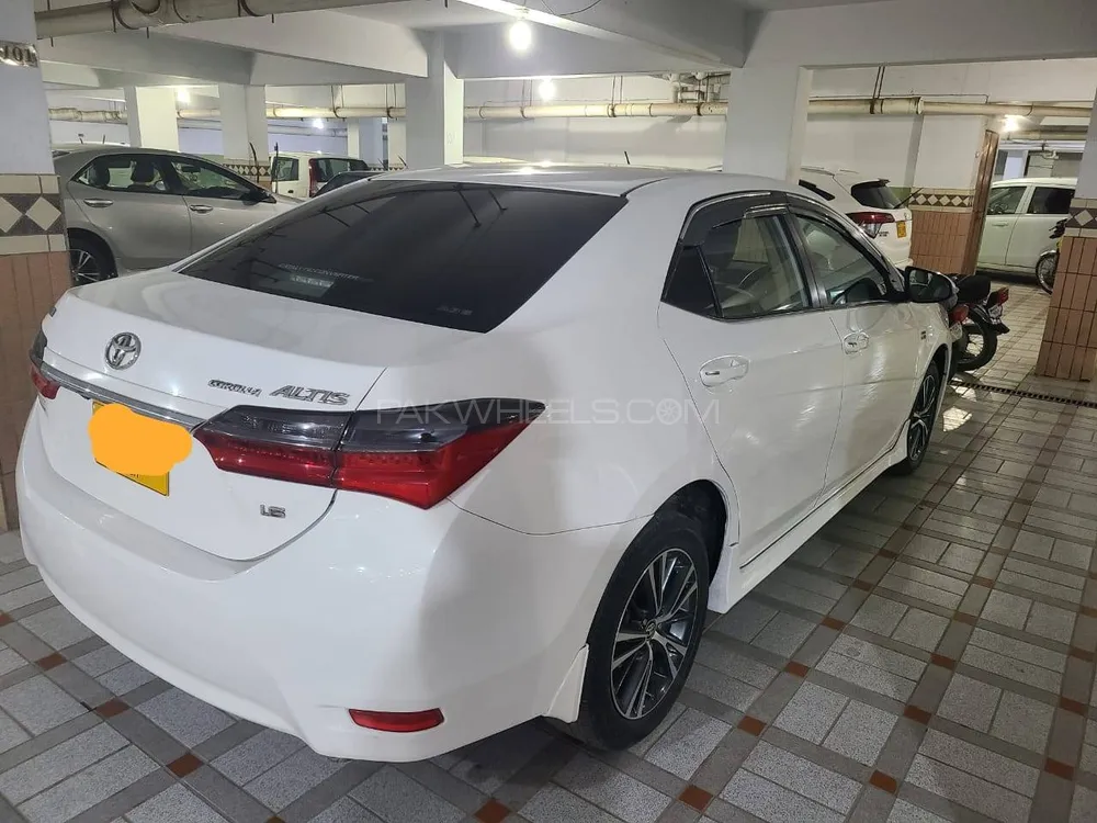 Toyota Corolla 2017 for Sale in Karachi Image-1