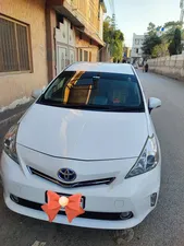 Toyota Prius Alpha S Touring 2012 for Sale