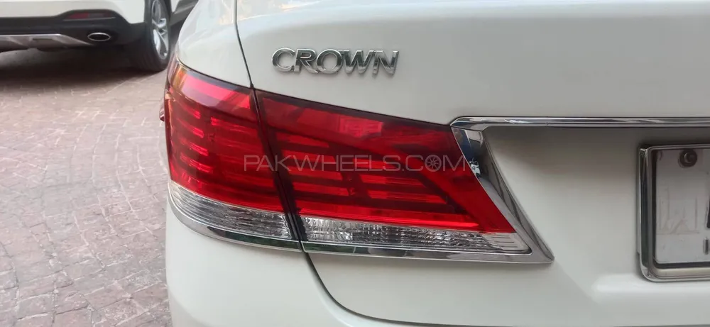 Toyota Crown 2014 for Sale in Lahore Toyota Crown 2014 for Sale in Lahore Image-8