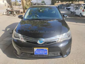 Toyota Corolla Axio Hybrid 1.5 2013 for Sale