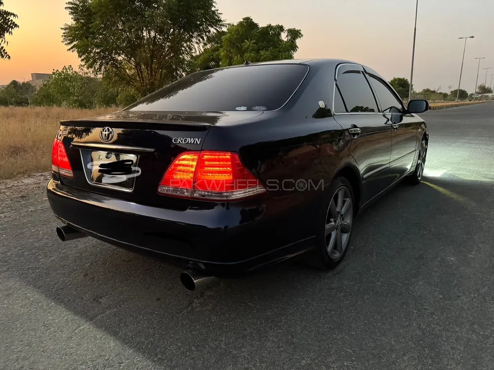 Toyota Crown 2004 for Sale in Lahore Toyota Crown 2004 for Sale in Lahore Image-9
