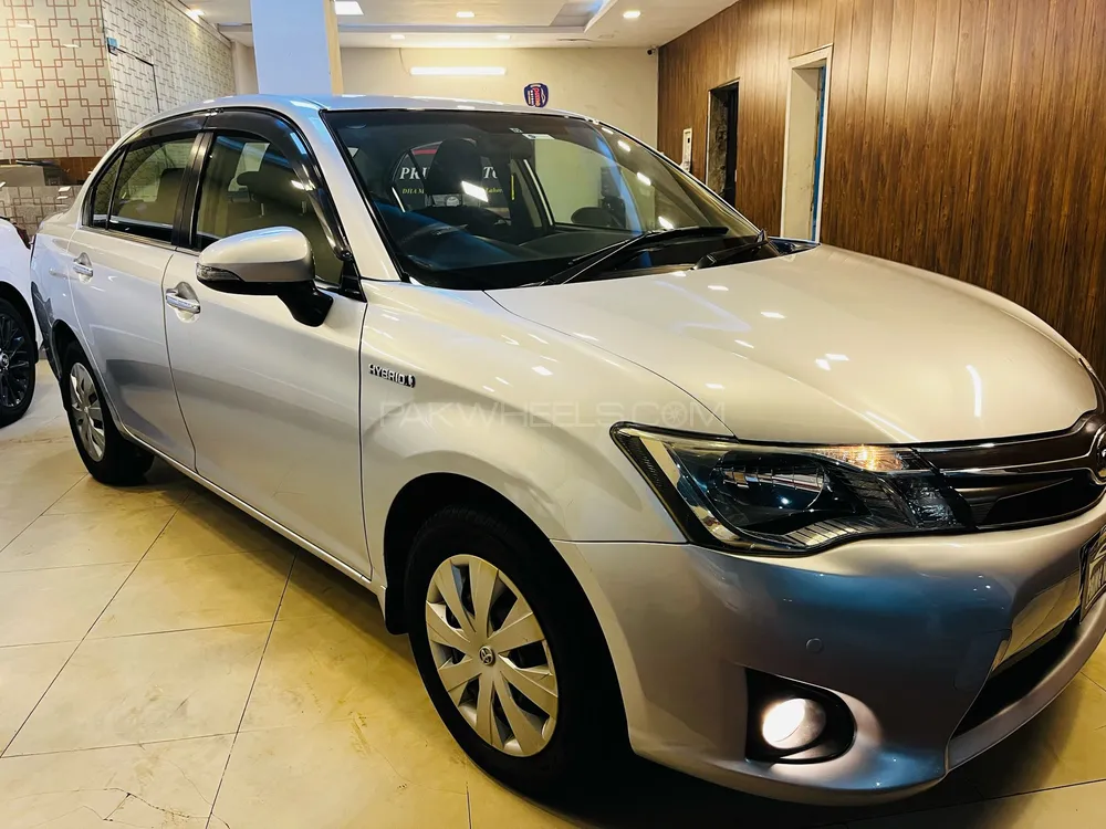 Toyota Corolla Axio 2013 for Sale in Lahore Toyota Corolla Axio 2013 for Sale in Lahore Image-3