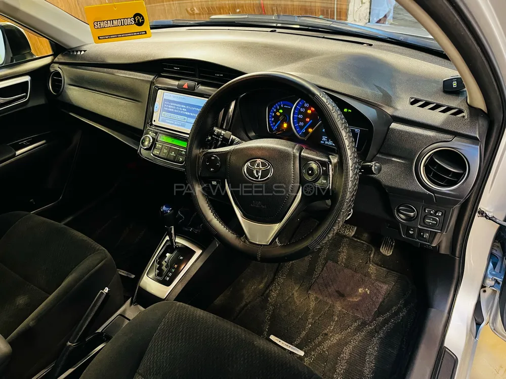 Toyota Corolla Axio 2013 for Sale in Lahore Toyota Corolla Axio 2013 for Sale in Lahore Image-9