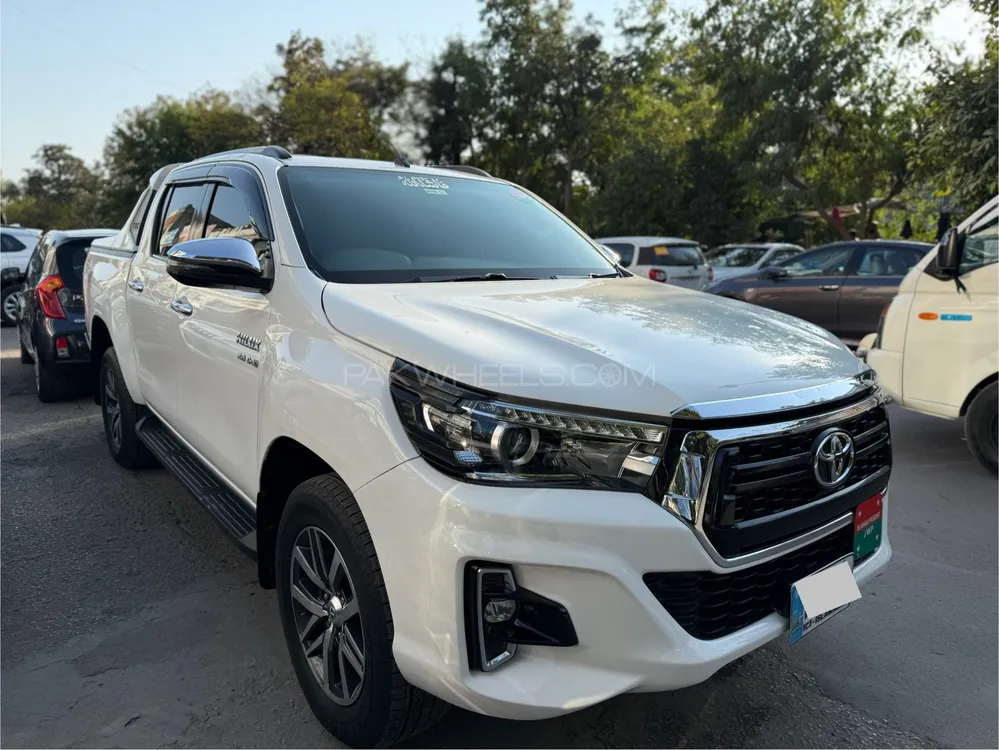 Toyota Hilux 2015 for Sale in Islamabad Image-1
