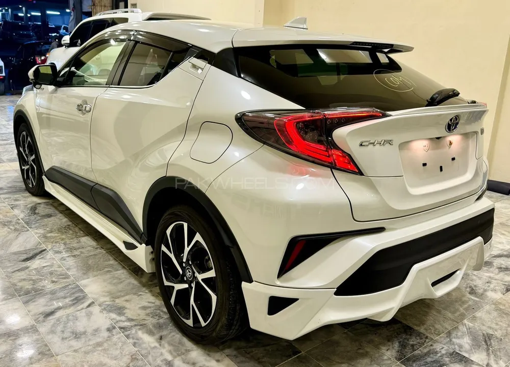 Toyota C-HR 2018 for Sale in Karachi Toyota C-HR 2018 for Sale in Karachi Image-12