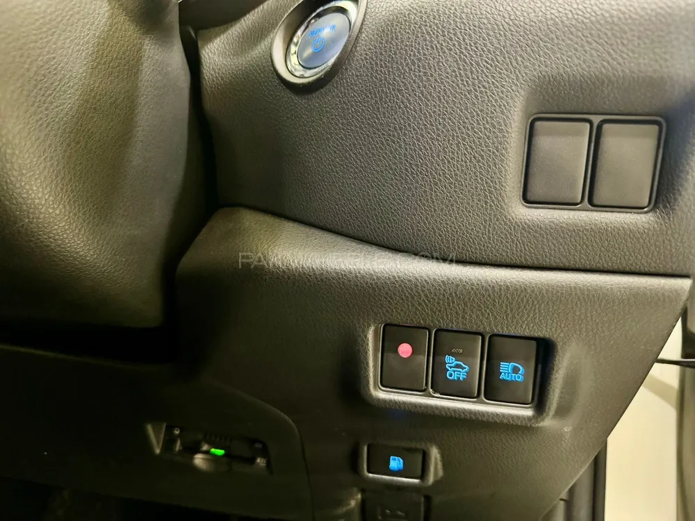 Toyota C-HR 2018 for Sale in Karachi Toyota C-HR 2018 for Sale in Karachi Image-13