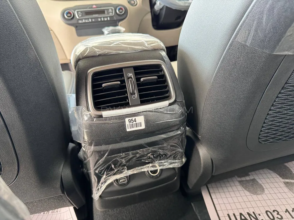 KIA Sorento 2024 for Sale in Sialkot KIA Sorento 2024 for Sale in Sialkot Image-17