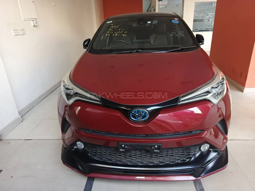Toyota C-HR 2018 for Sale in Karachi Toyota C-HR 2018 for Sale in Karachi Image-2