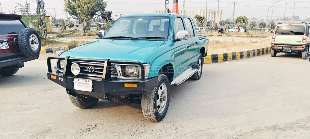 Toyota Hilux 2001 for Sale in Islamabad Image-1