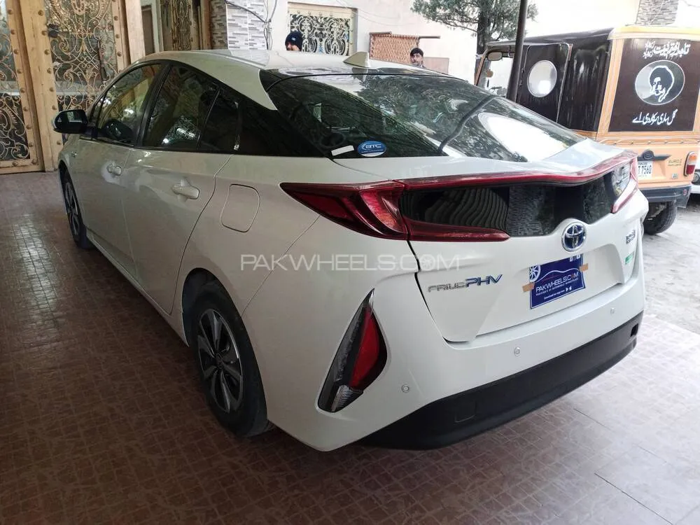 Toyota Prius 2022 for Sale in Lahore Toyota Prius 2022 for Sale in Lahore Image-4