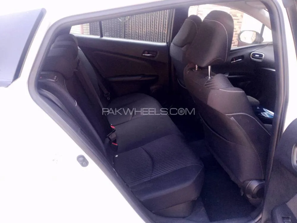 Toyota Prius 2022 for Sale in Lahore Toyota Prius 2022 for Sale in Lahore Image-9