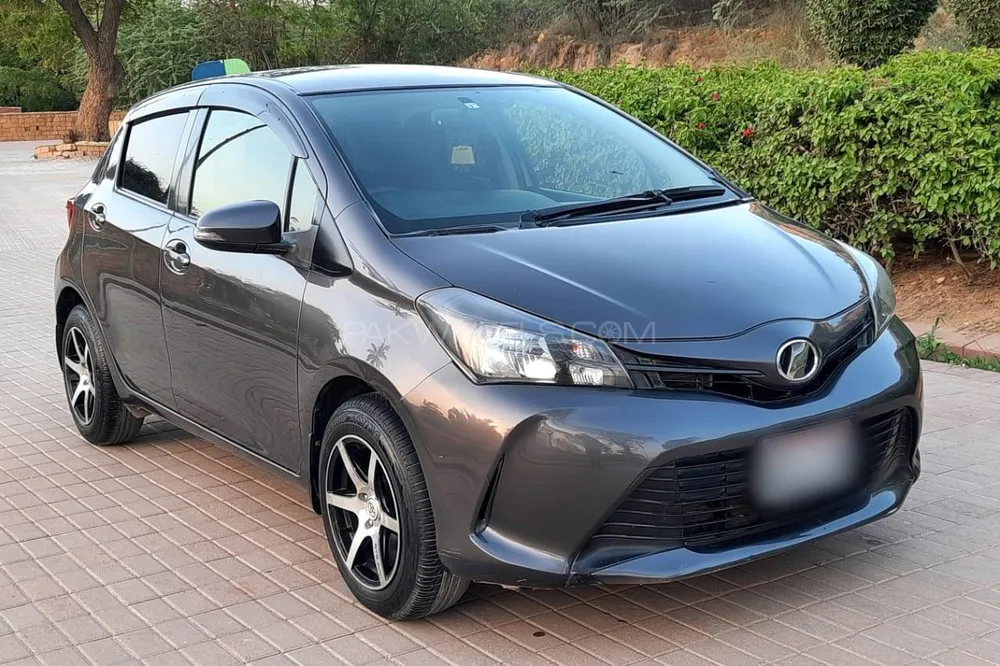 Toyota Vitz 2014 for Sale in Karachi Image-1