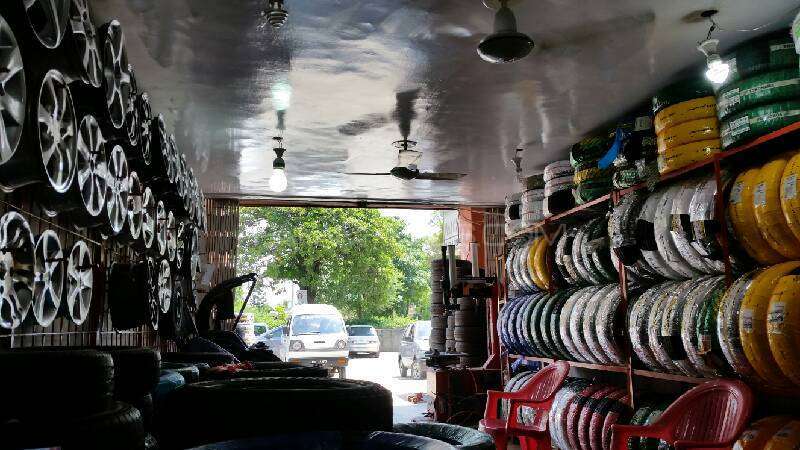 Fresh import genuine car tyres / tires on low rate. Image-1