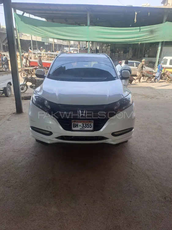 Honda Vezel 2016 for Sale in Karachi Image-1