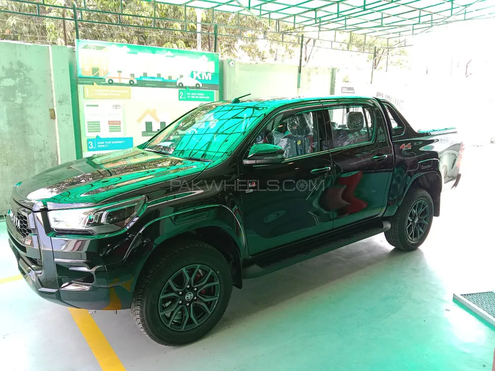 Toyota Hilux 2025 for Sale in Lahore Image-1