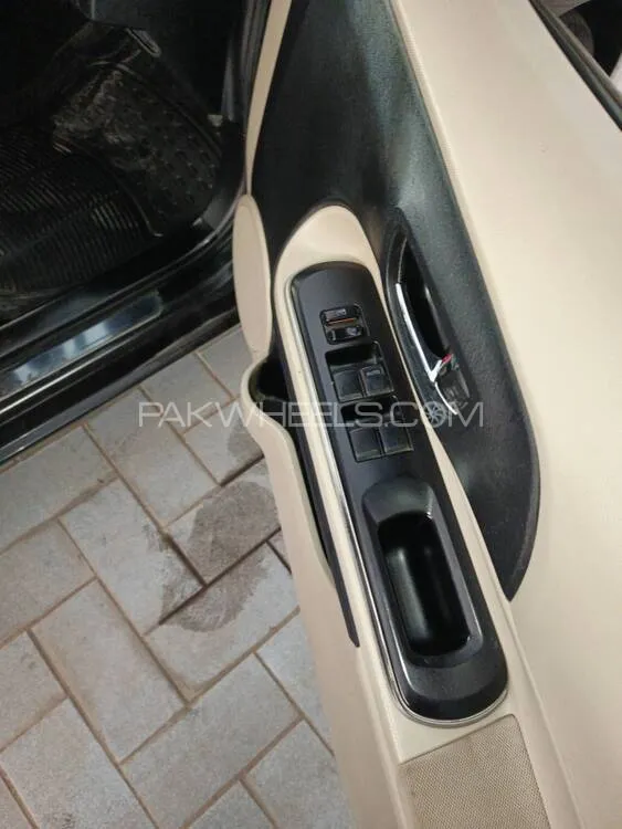 ٹویوٹا اکوا 2014 for Sale in کراچی ٹویوٹا اکوا 2014 for Sale in کراچی Image-12