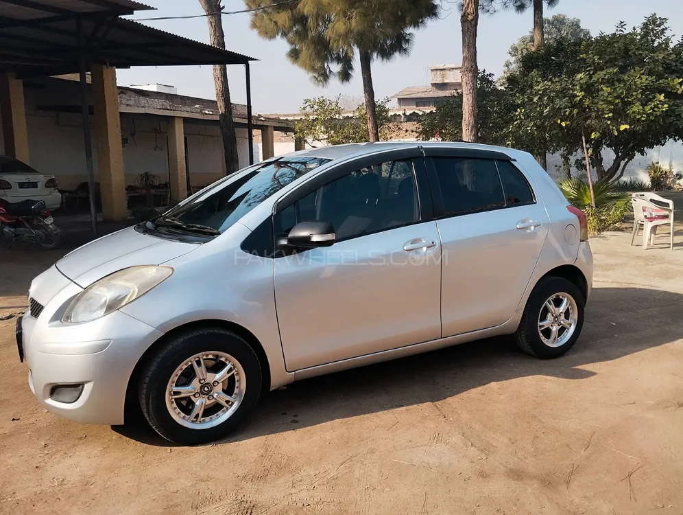Toyota Vitz 2010 for Sale in Peshawar Image-1