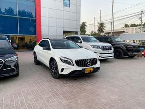 Mercedes GLA 200 AMG
Model: 2015
Mileage: 9,000 Km
Reg: 2015 Khi

Top of the line:
*Panoramic Roof
*Bucket leather seats
*Memory package 
*Privacy tint 
*Sports suspension 
*Leather dashboard