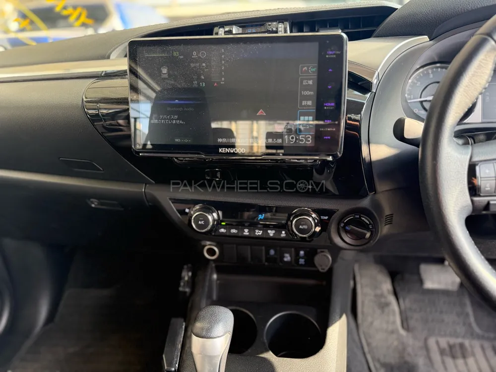 Toyota Hilux 2021 for Sale in Karachi Toyota Hilux 2021 for Sale in Karachi Image-8