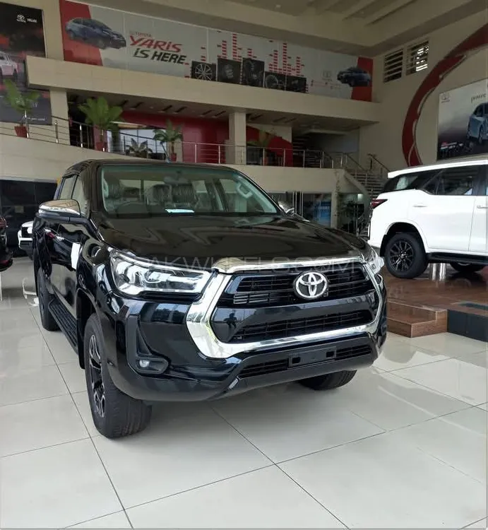 Toyota Hilux 2025 for Sale in Karachi Image-1
