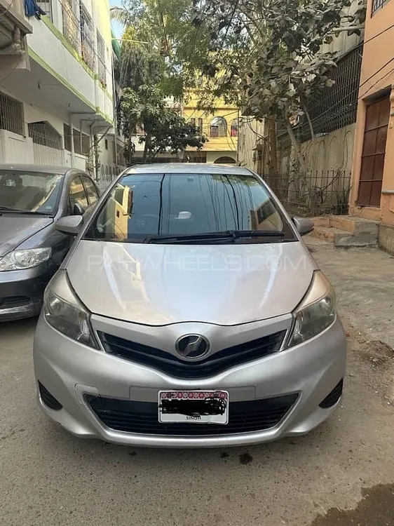 Toyota Vitz 2011 for Sale in Karachi Image-1