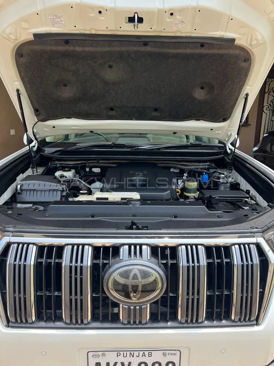 Toyota Land Cruiser 2017 for Sale in Lahore Image-1
