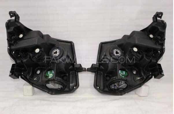 Move custom new head lights pair Move custom new head lights pair Image-2