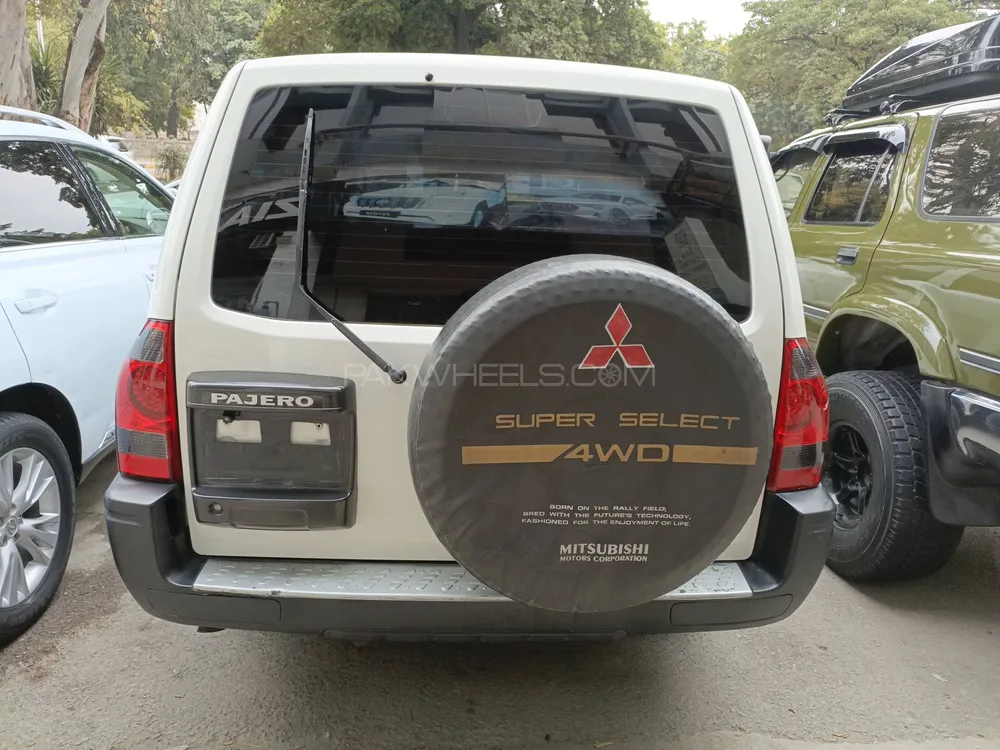Mitsubishi Pajero 2005 for Sale in Islamabad Mitsubishi Pajero 2005 for Sale in Islamabad Image-4