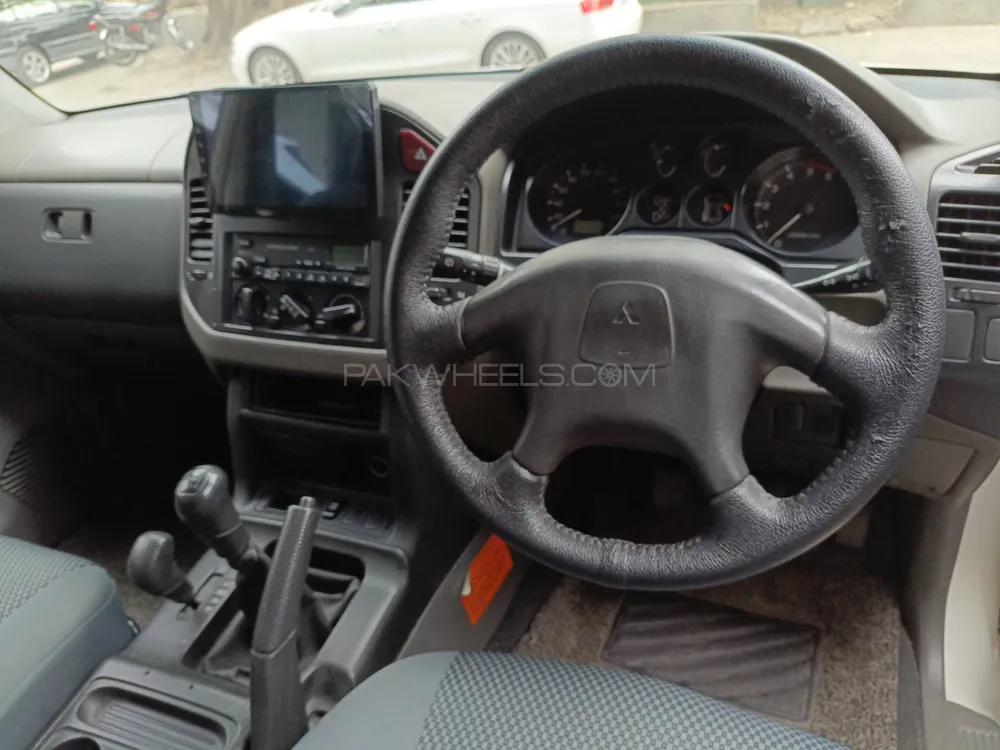 Mitsubishi Pajero 2005 for Sale in Islamabad Mitsubishi Pajero 2005 for Sale in Islamabad Image-9