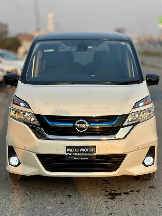 Nissan Serena 2018 for Sale in Lahore Image-1