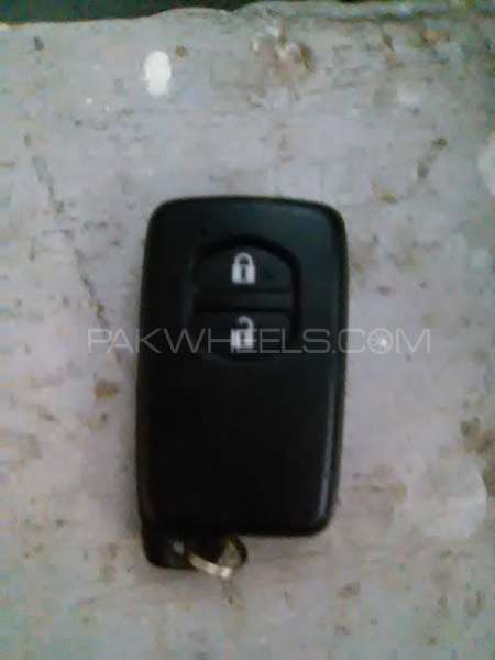 Toyota prius hybrid 1800 cc smart key Image-1