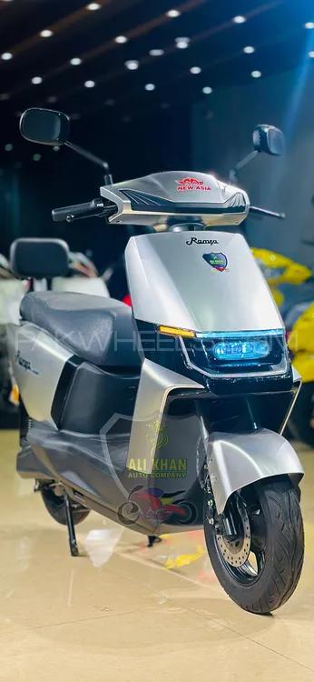 Lectrix Scooty 2025 for Sale Image-1