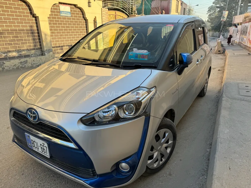 Toyota Sienta 2017 for Sale in Peshawar Image-1