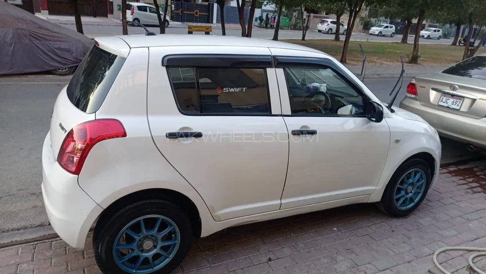 Suzuki Swift 2011 for Sale in Lahore Image-1