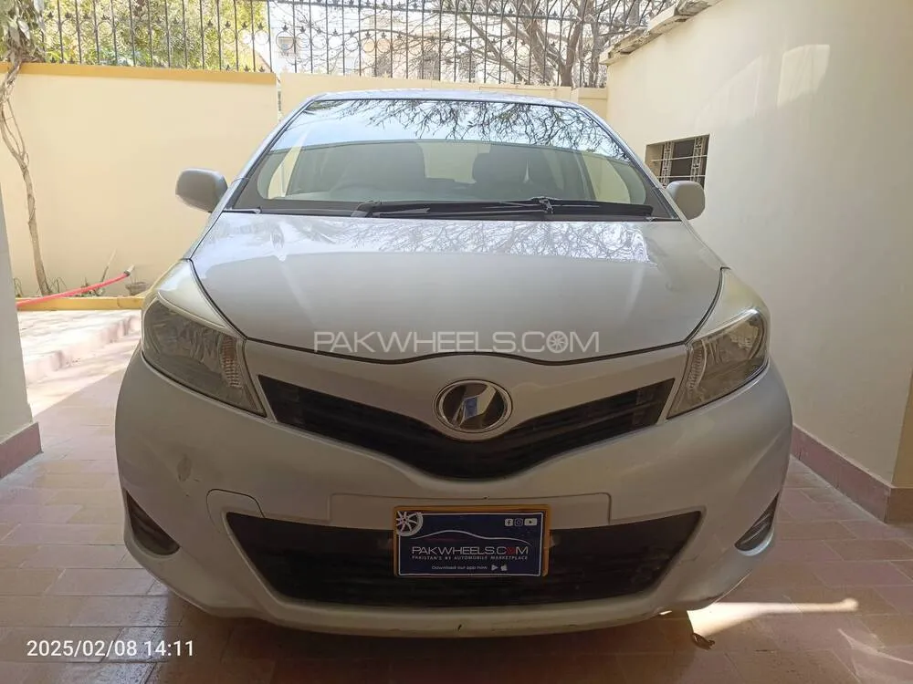Toyota Vitz 2014 for Sale in Karachi Image-1