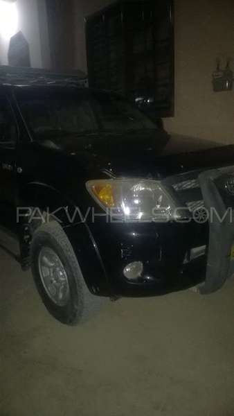 Toyota Hilux 2010 for Sale in Hyderabad Image-1