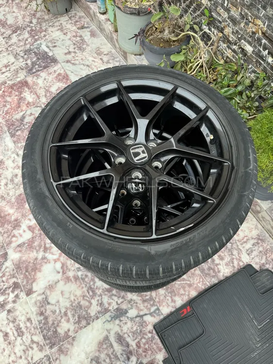 Honda Civic, original type R Rim and Tire Image-1