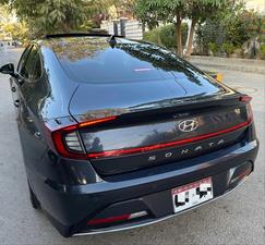 HYUNDAI SONATA 2.0 (2000cc)
Model 2021 || Registered 2021
Oxford Blue Color 
Bumper to Bumper Original 100% Guaranteed 
18,000km driven 
Panoramic Roof
Wireless Charger
Dual Power Seats
Harmon kardon speakers
All seals still intact 
READY DELIVERY 
EXCHANGE POSSIBLE WITH ANY CAR

For inspection
Available at SUPREME CARS
Plot # 151/F,Under Imam heights,Shop no.1&2, Main Khalid Bin Walid Rd, Karachi, Sindh 75400

|  Premium Cars  |  Best Prices  |  Optimum Performance | 
#Supremecarsgang