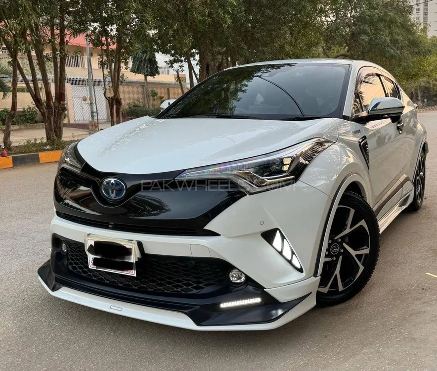 Toyota C-HR 2018 for Sale in Karachi Toyota C-HR 2018 for Sale in Karachi Image-3