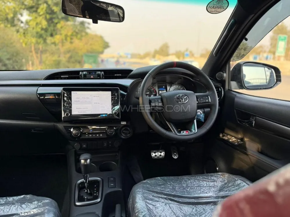 Toyota Hilux 2024 for Sale in Sialkot Toyota Hilux 2024 for Sale in Sialkot Image-5