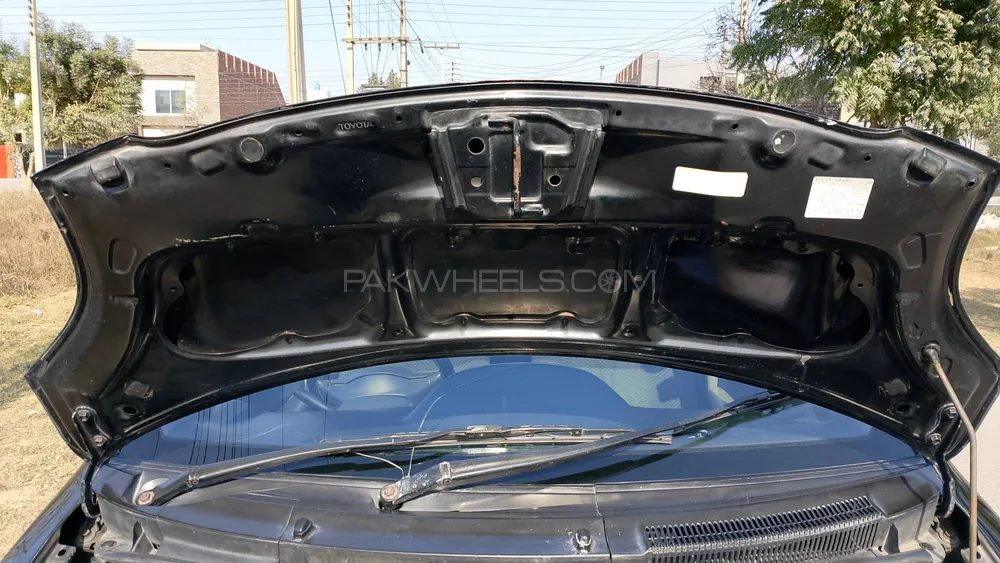 Toyota Vitz 2010 for Sale in Faisalabad Image-1