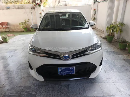 Slide toyota corolla axio hybrid 3 2017 117025377