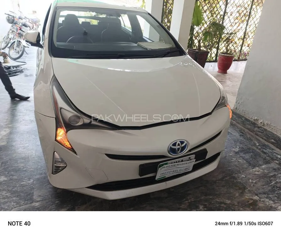 Toyota Prius 2017 for Sale in Multan Image-1
