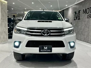 Toyota Hilux Revo V Automatic 3.0  2017 for Sale