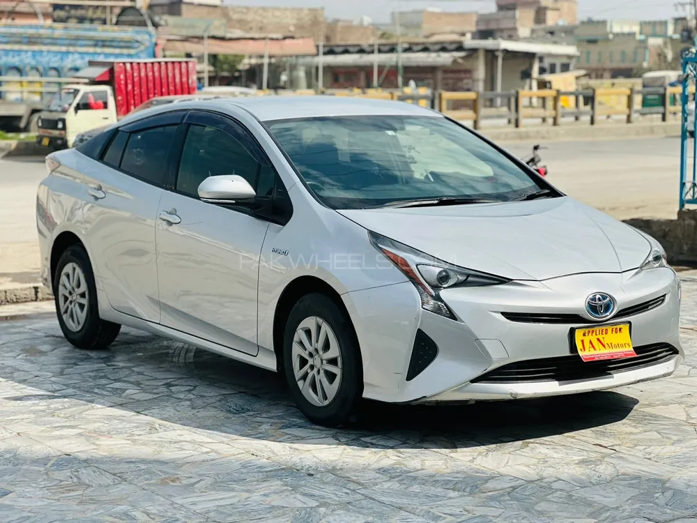 Toyota Prius 2018 for Sale in Peshawar Image-1