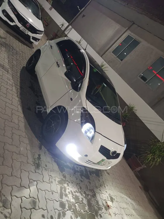 Toyota Vitz 2007 for Sale in Sialkot Image-1