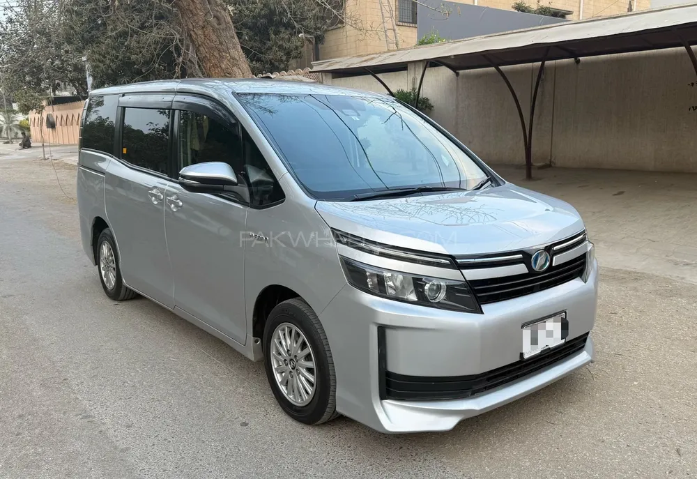 Toyota Voxy 2017 for Sale in Karachi Toyota Voxy 2017 for Sale in Karachi Image-3