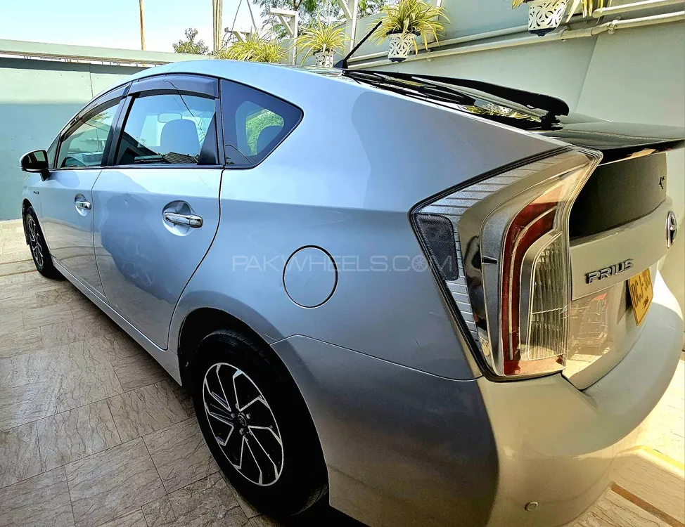 Toyota Prius 2011 for Sale in Karachi Image-1