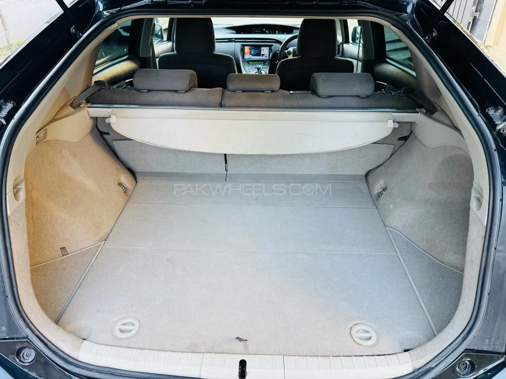 Toyota Prius 2011 for Sale in Lahore Toyota Prius 2011 for Sale in Lahore Image-13