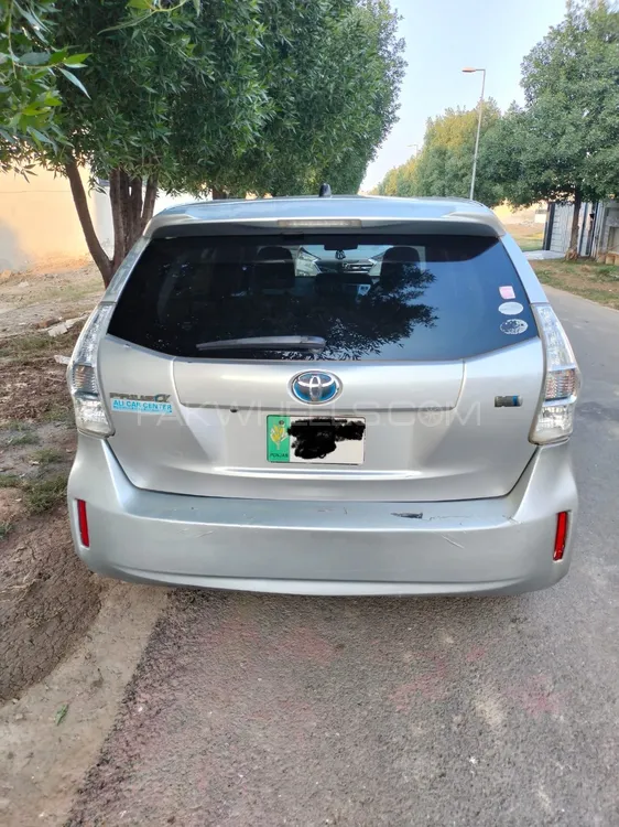 Toyota Prius Alpha 2011 for Sale in Faisalabad Image-1